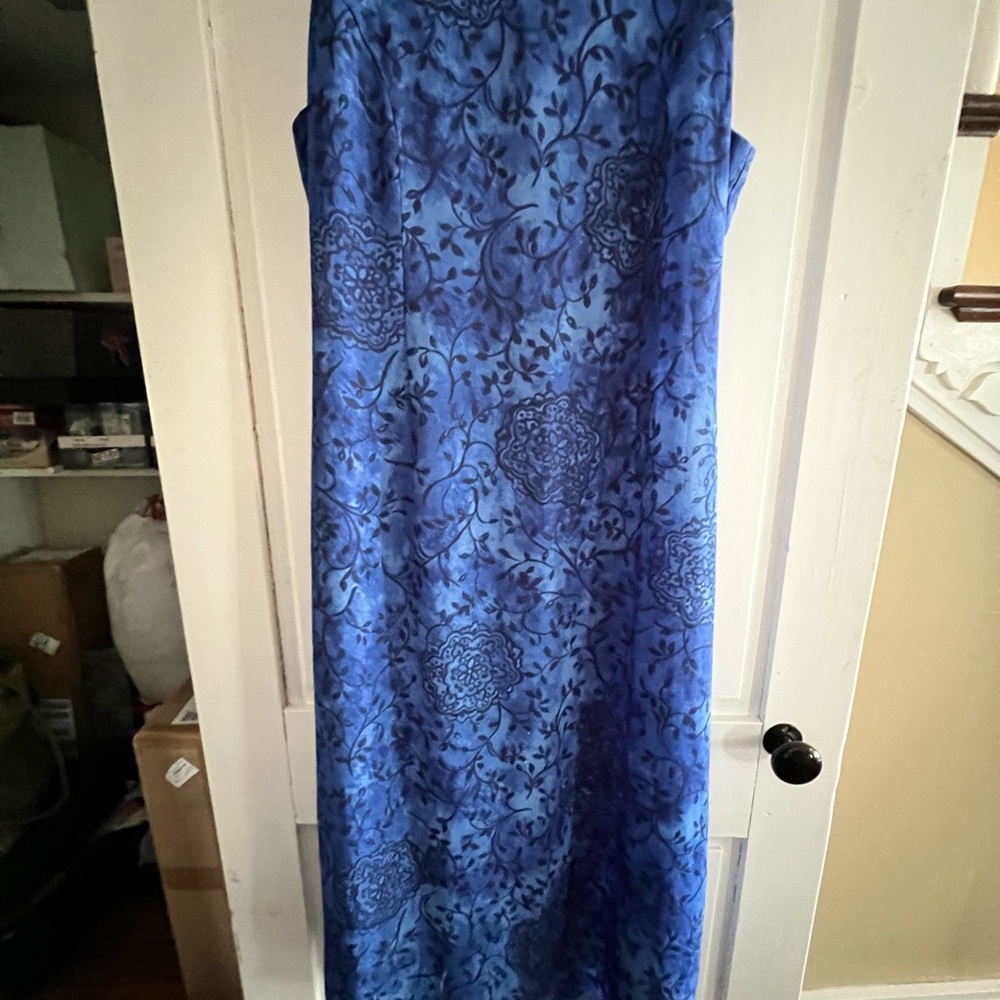 Beautiful dress! - Picture 2 of 4